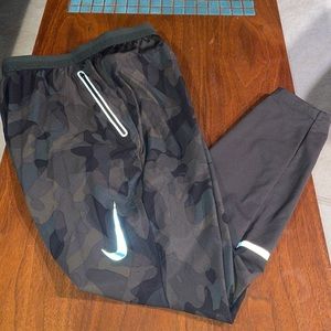 NWOT* Nike Dri-Fit Camo Reflective leggings